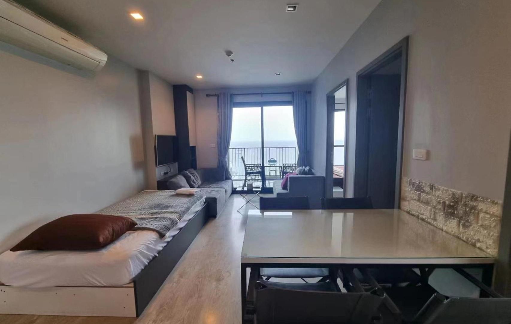 อพาร์ทเม้น The Base海景网红顶层无边泳池 双卧室套房 Pattaya