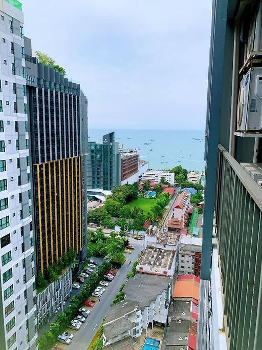 อพาร์ทเม้น 芭提雅市中心海景双卧室 步行街酒吧商场海滩步行几分钟可到 *
