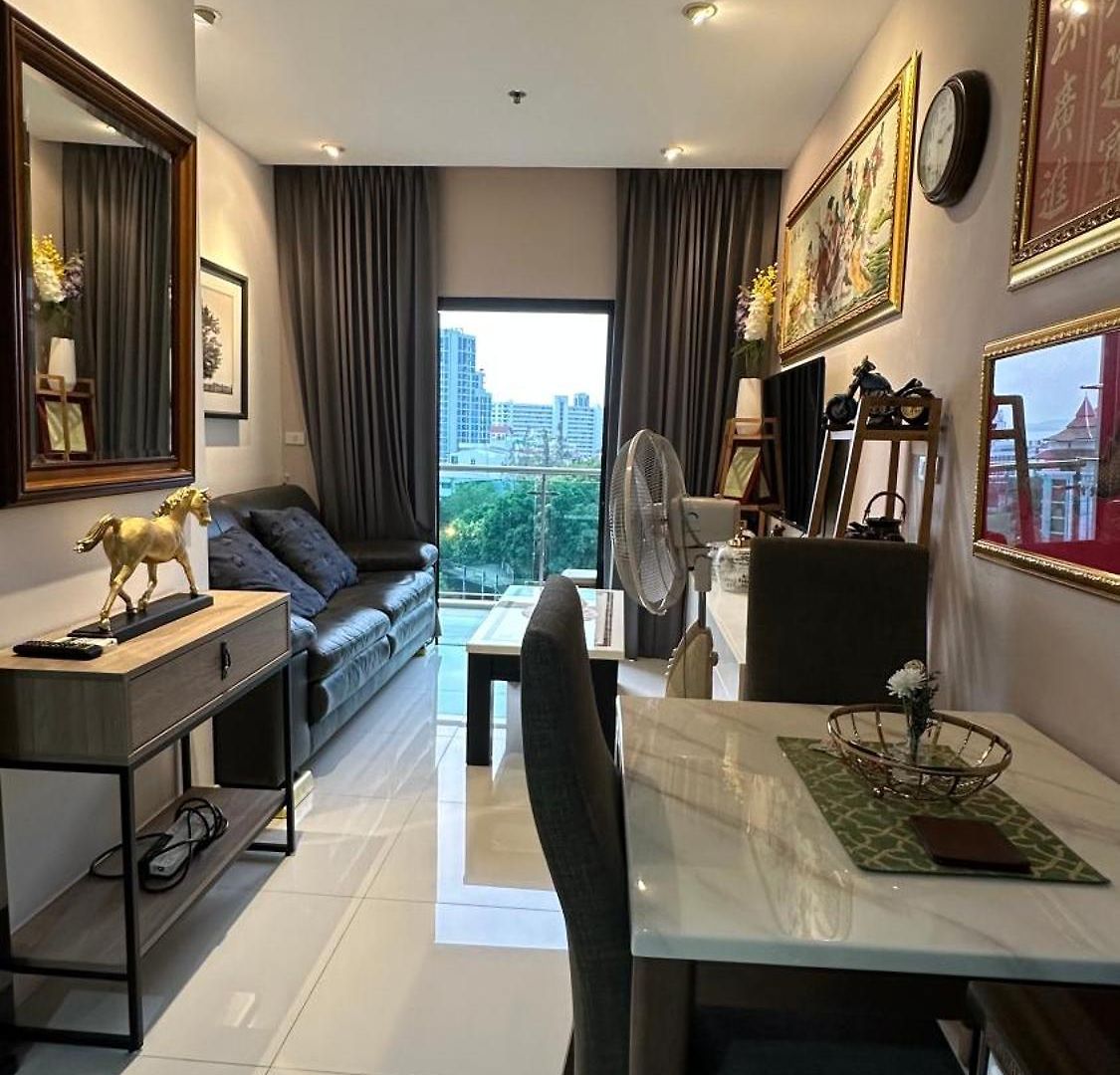 The Axis Pattayaใจกลางเมืองวิวทะเลภูเขา Pattaya