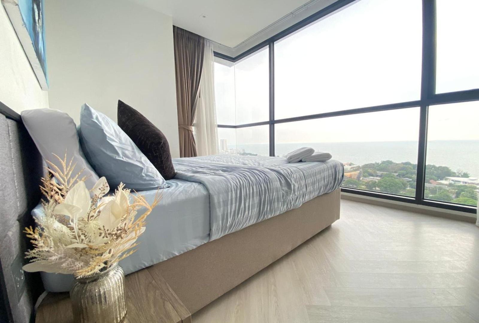 Exclusive High Floor 2 Bed Sea View Luxury อพาร์ทเม้น