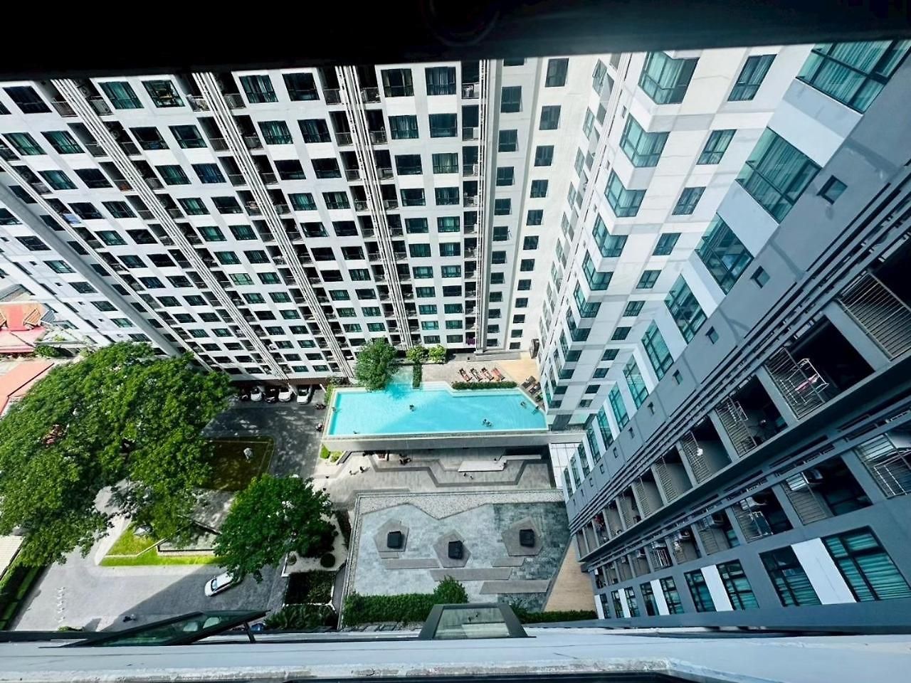 The Base Pool View Fast Wifi 5 Min Walk To By Lees อพาร์ทเม้น