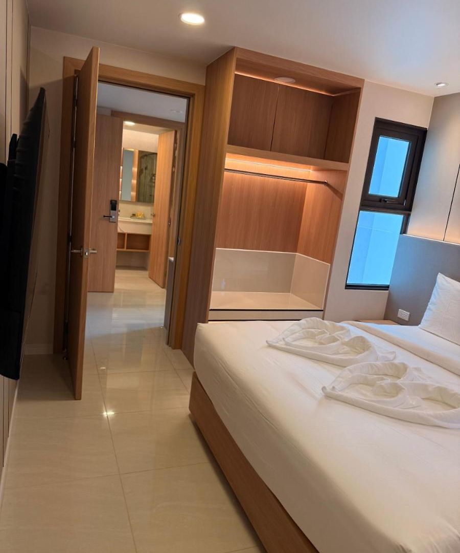 โรงแรม Aston