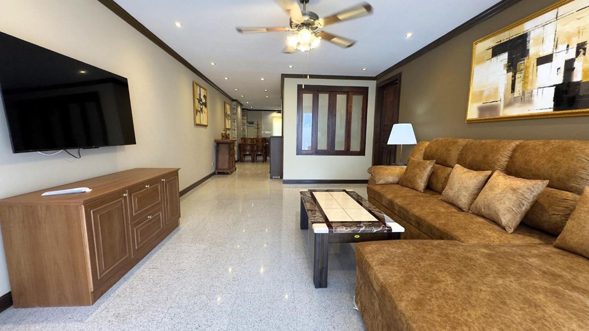 วันหยุดที่บ้าน Spacious 2br Corner - Garden View Balcony - Royal Hill