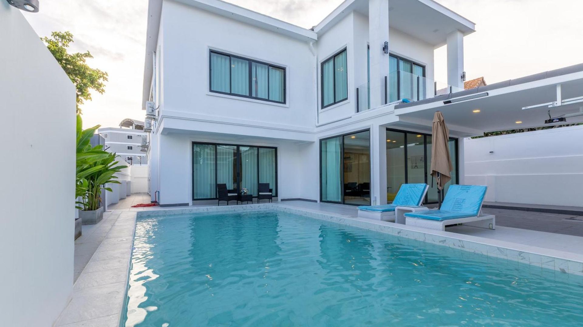 Luxury 6b Lagoon With Swimming Pool Pattaya
