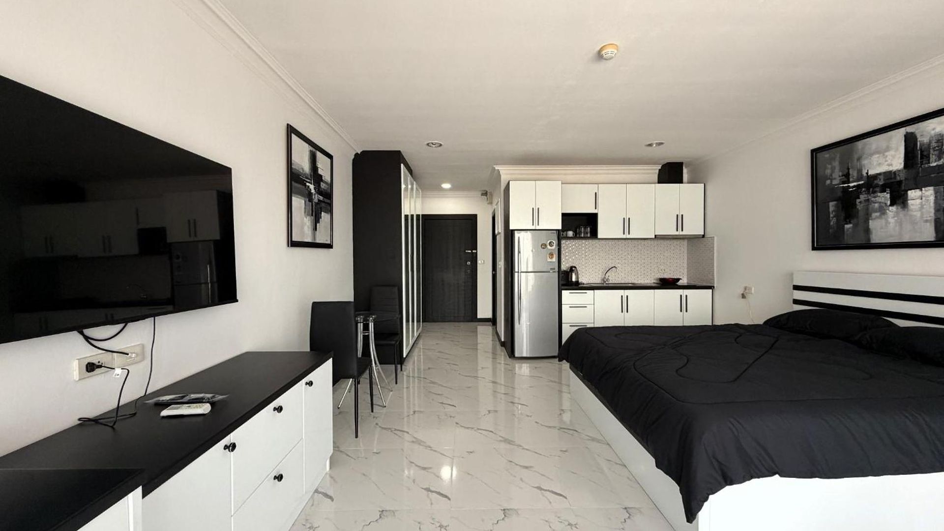 วันหยุดที่บ้าน Spacious With Balcony - Tw Platinum Suites, Jomtien *