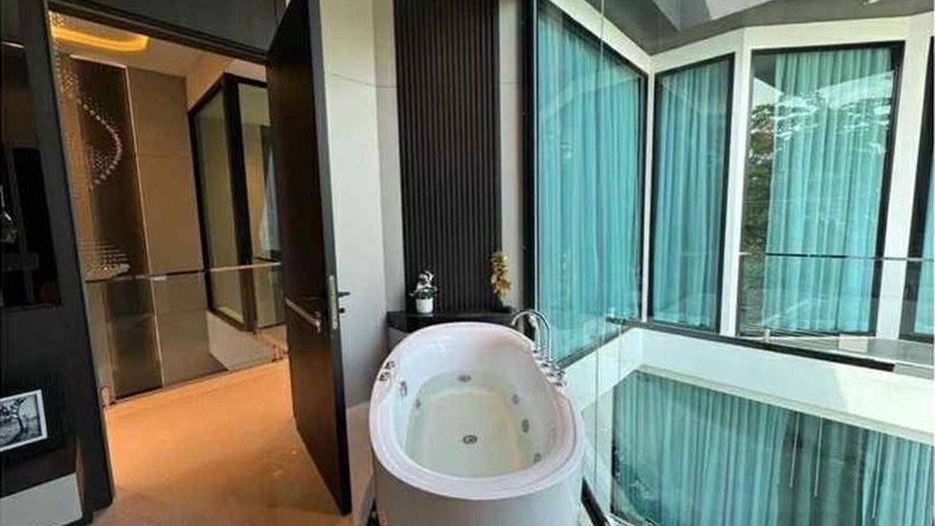 วิลล่า 5-bed Luxury Pooljacuzzi 5 Min To Walkingst *