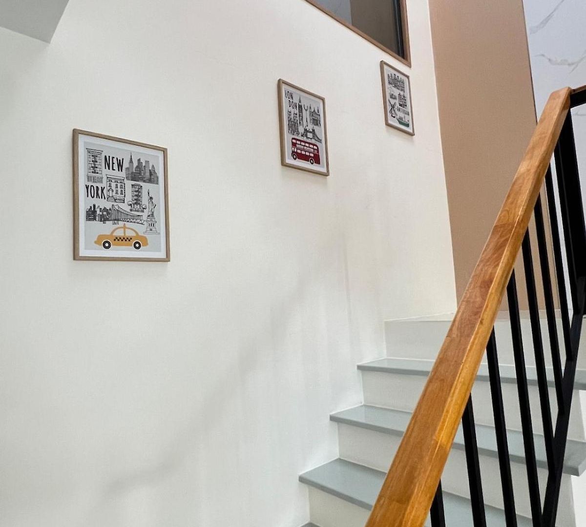 Luxury Townhouse With 3 Bedrooms And 3 Bathrooms In The Center *