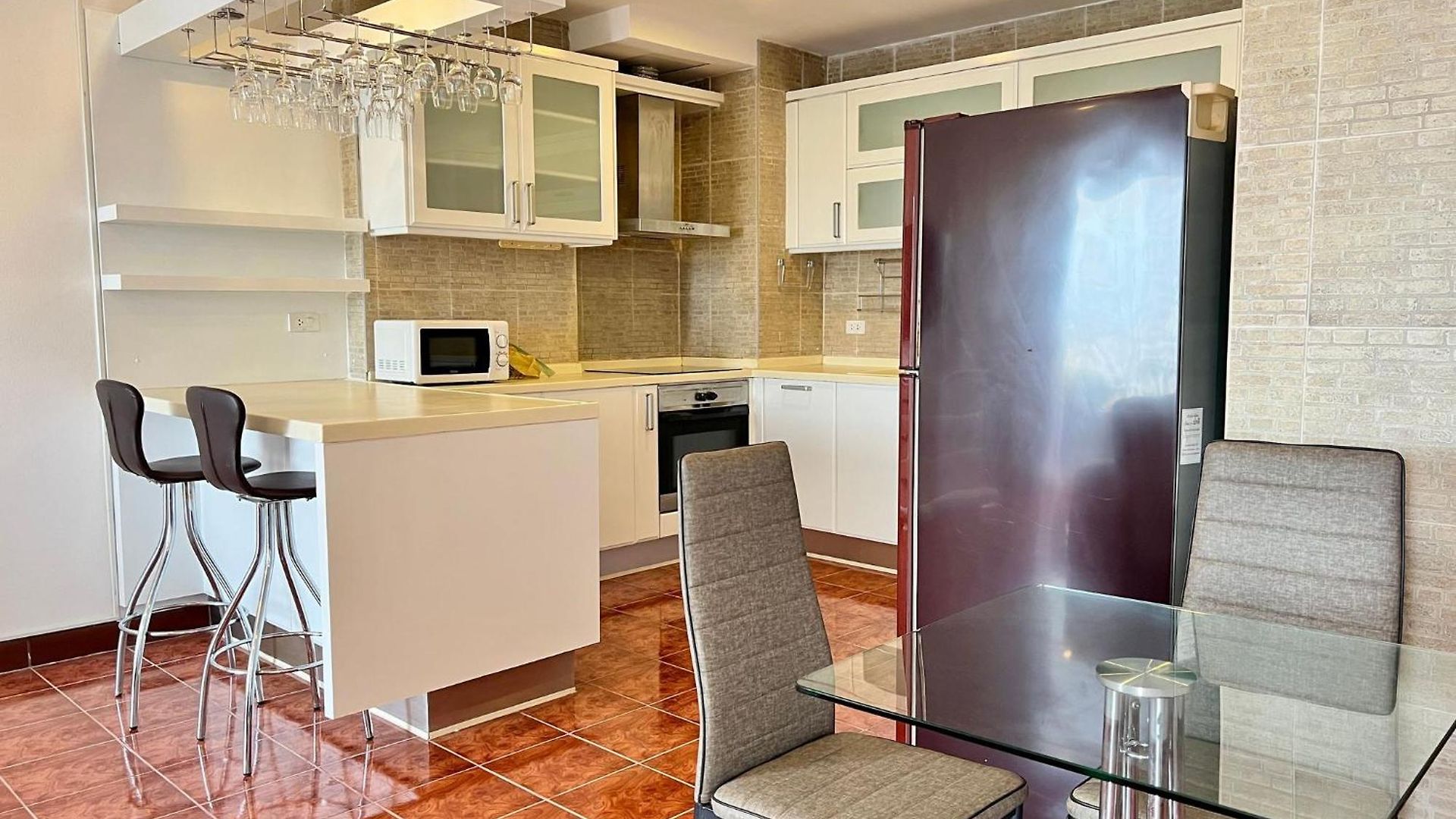 Stylish 1br Sea-view - 2 Balconies - View Talay 1 Jomtien วันหยุดที่บ้าน