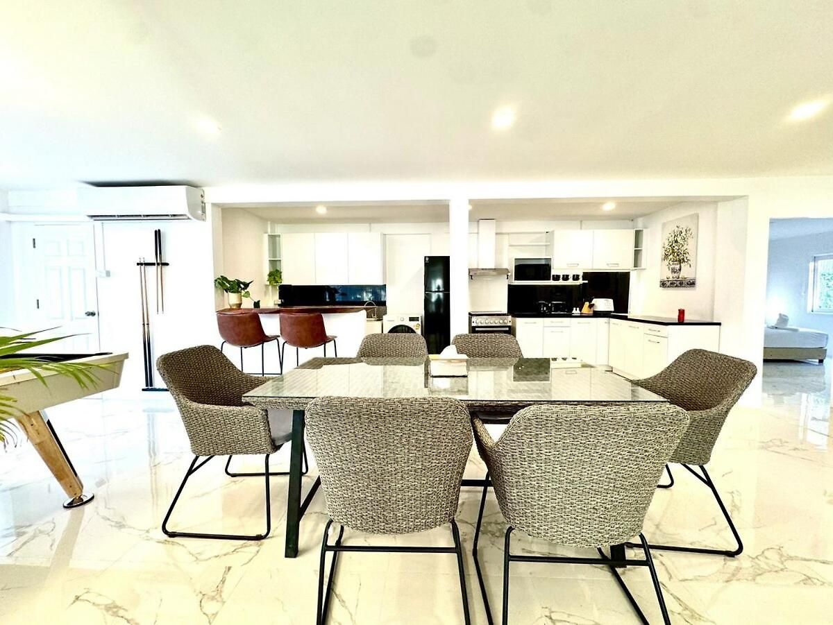 Sunset 30m To 4br Pattaya
