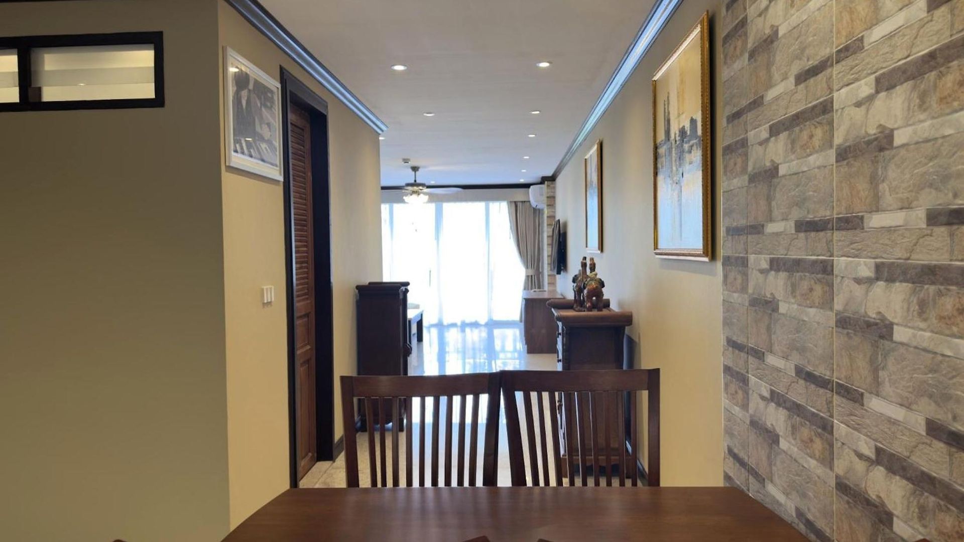 วันหยุดที่บ้าน Spacious 2br Corner - Garden View Balcony - Royal Hill