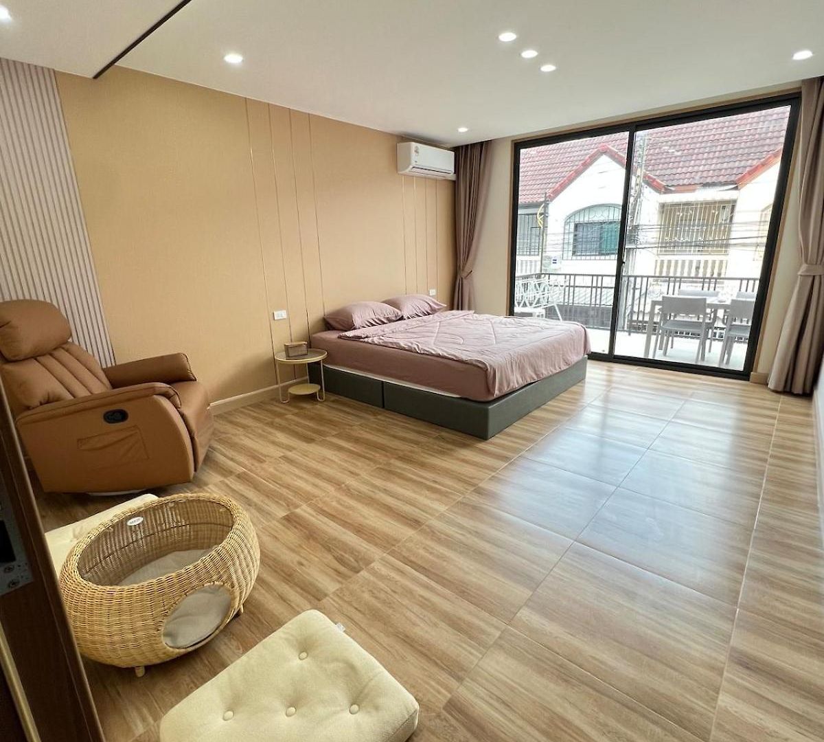 วันหยุดที่บ้าน Luxury Townhouse With 3 Bedrooms And 3 Bathrooms In The Center *