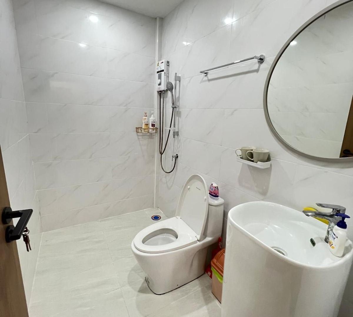 Luxury Townhouse With 3 Bedrooms And 3 Bathrooms In The Center *