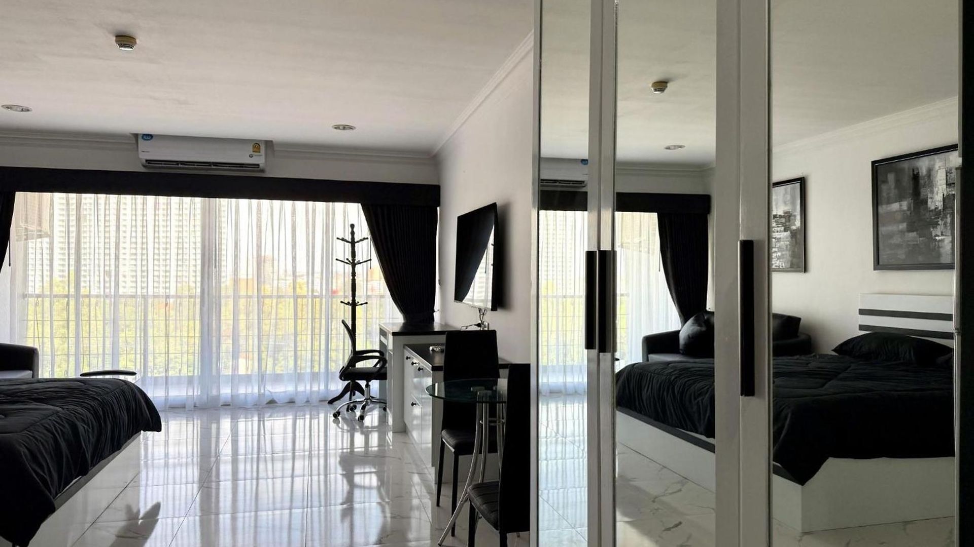 วันหยุดที่บ้าน Spacious With Balcony - Tw Platinum Suites, Jomtien *