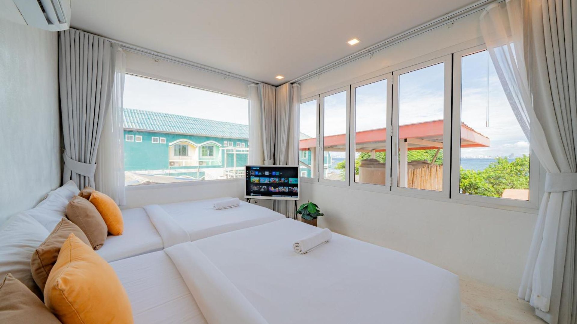 Sava House, Koh Larn