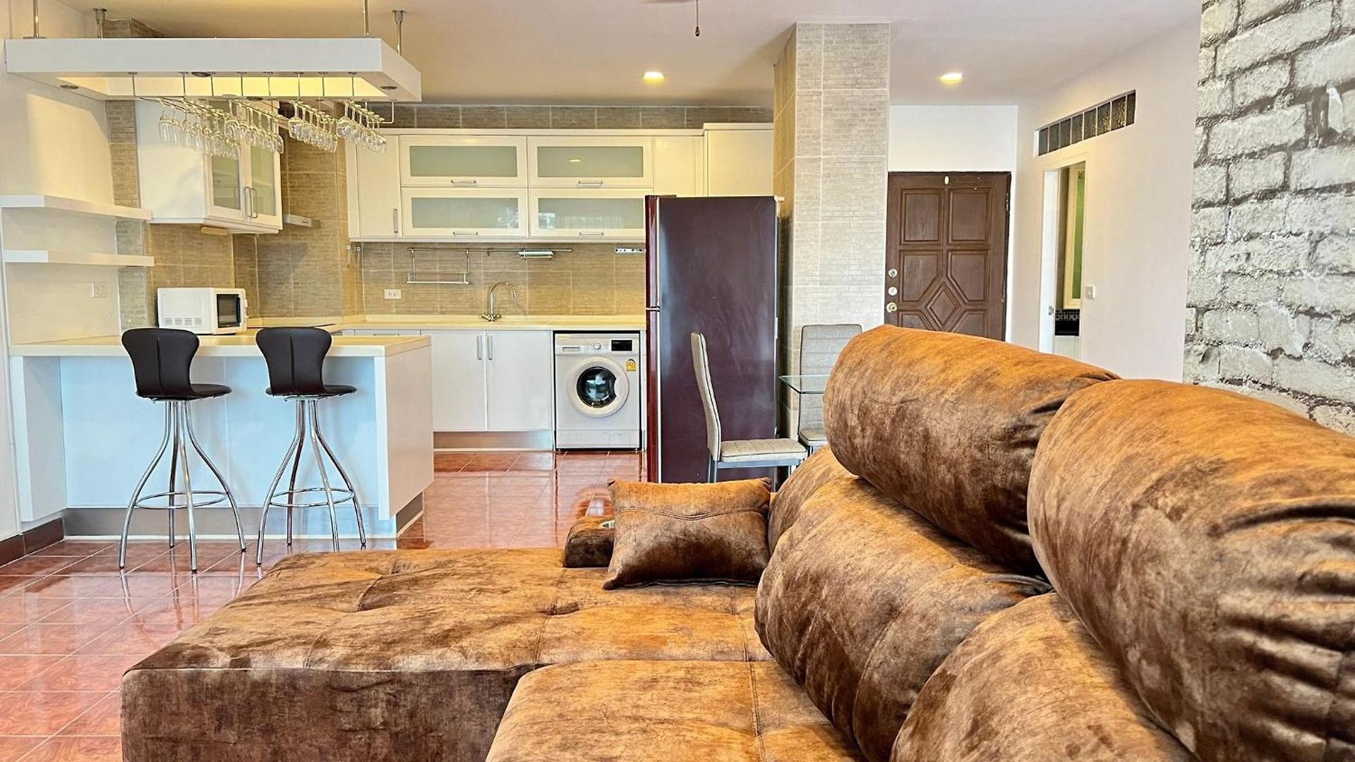 วันหยุดที่บ้าน Stylish 1br Sea-view - 2 Balconies - View Talay 1 Jomtien *