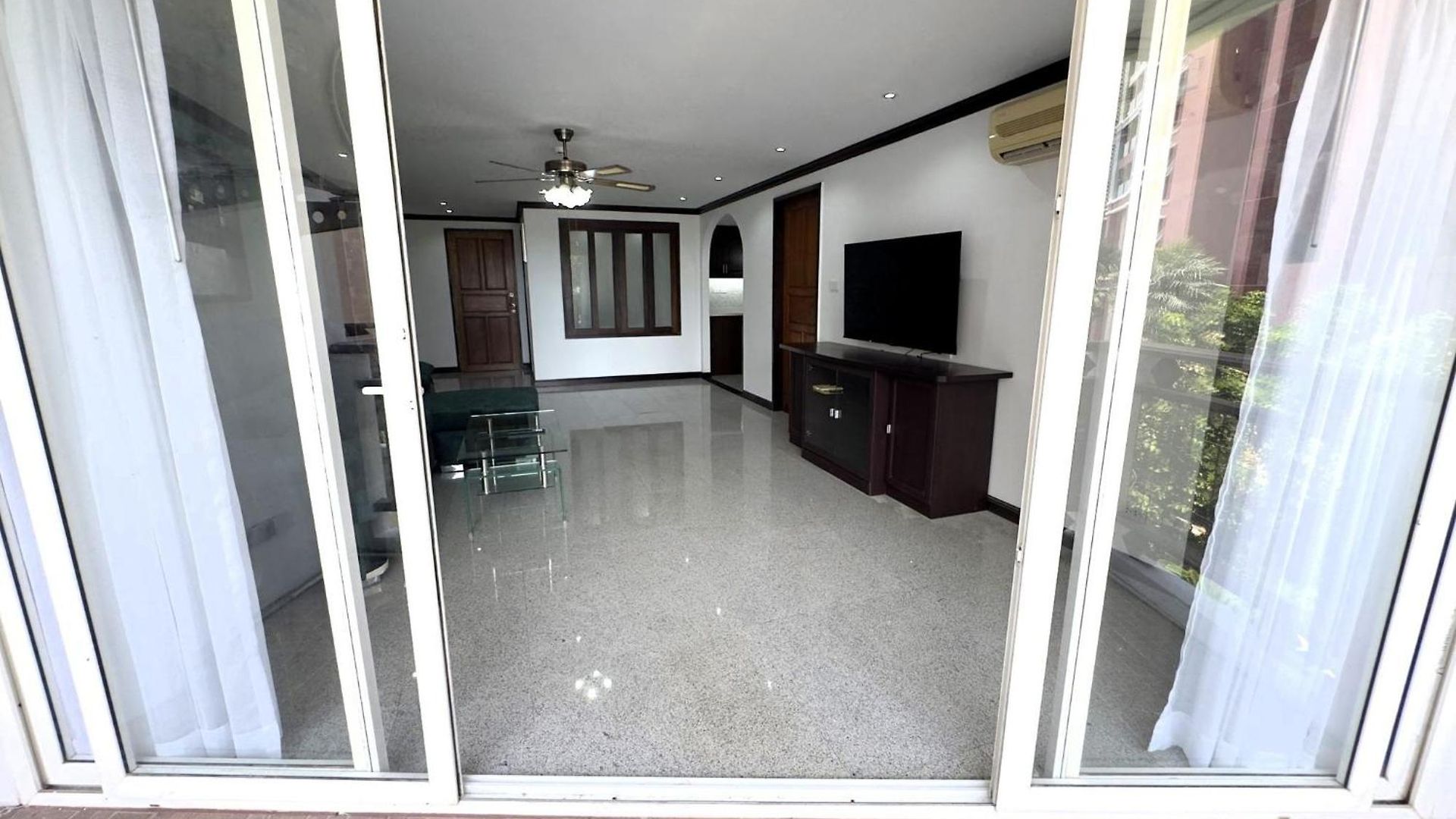 Spacious 2br - 3 Balconies Views