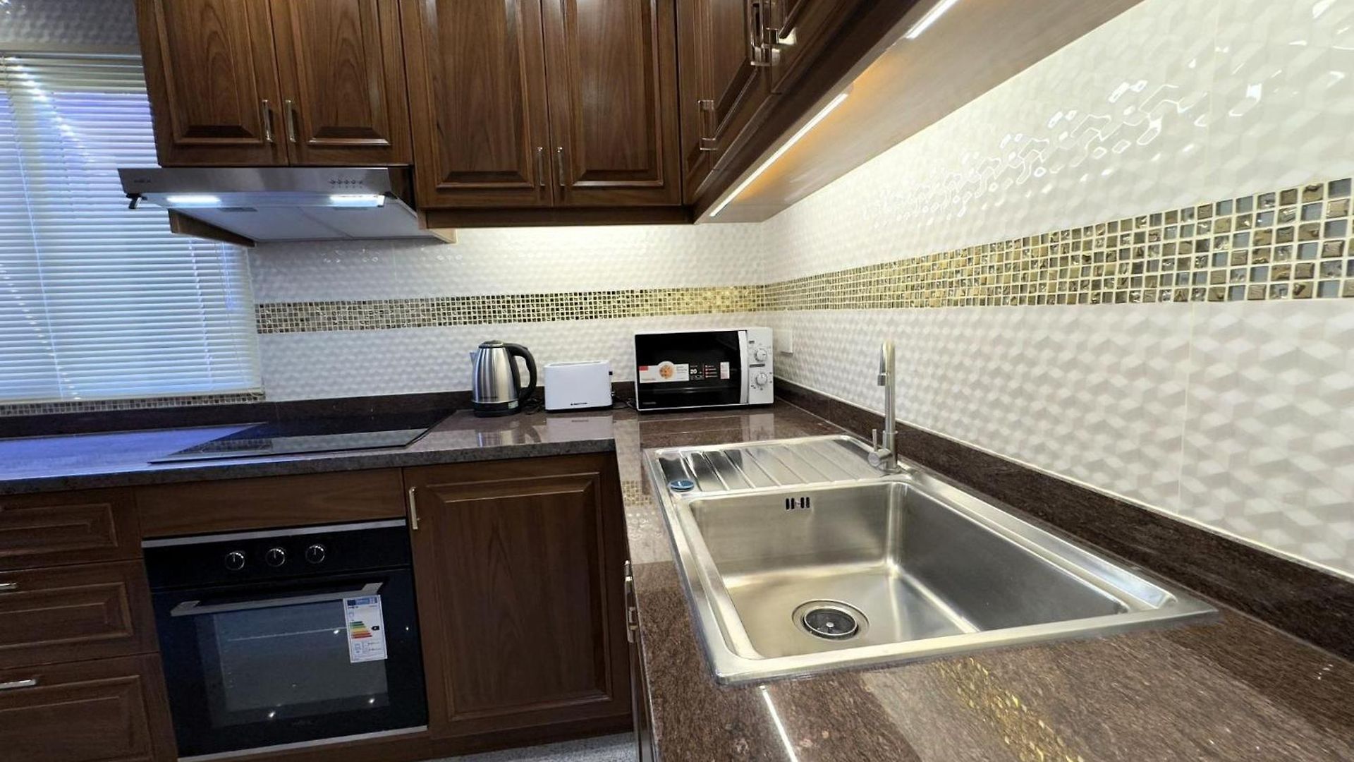 Spacious 2br Corner - Garden View Balcony - Royal Hill วันหยุดที่บ้าน Pattaya