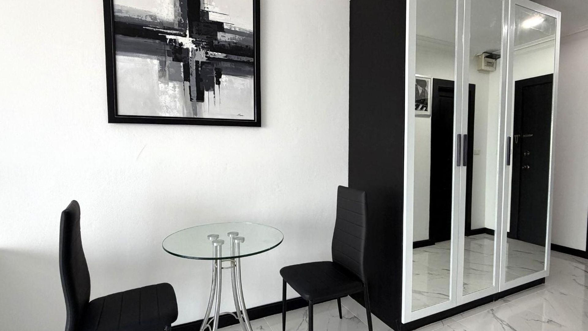 วันหยุดที่บ้าน Spacious With Balcony - Tw Platinum Suites, Jomtien Pattaya