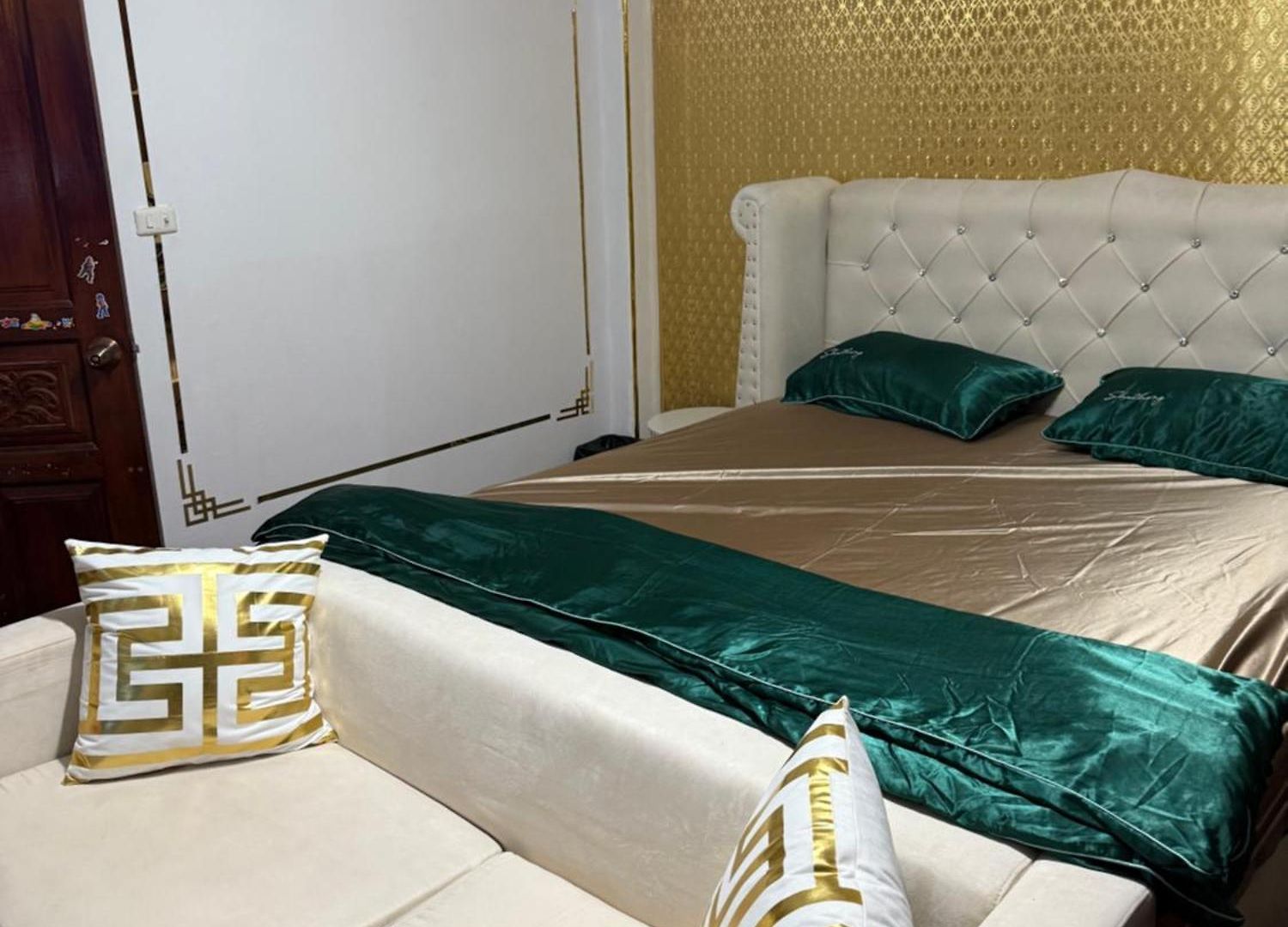 The Versace House โฮมสเตย์