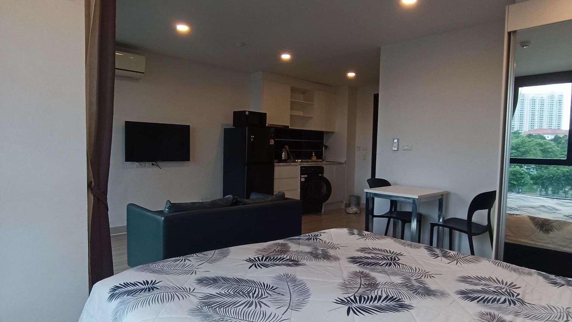 อพาร์ตโฮเทล Therizinhotelpattaya Pattaya