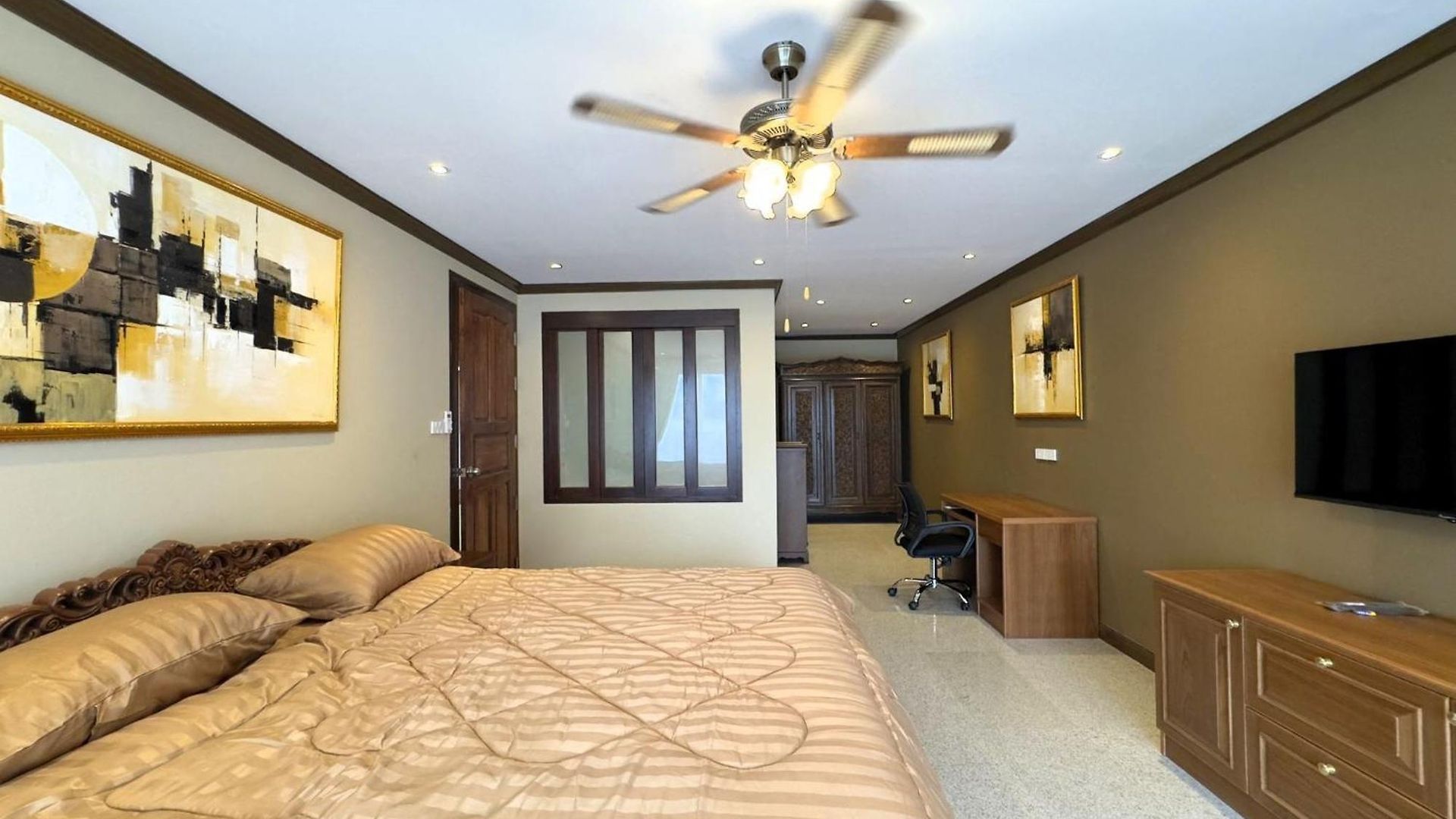 Spacious 2br Corner - Garden View Balcony - Royal Hill *