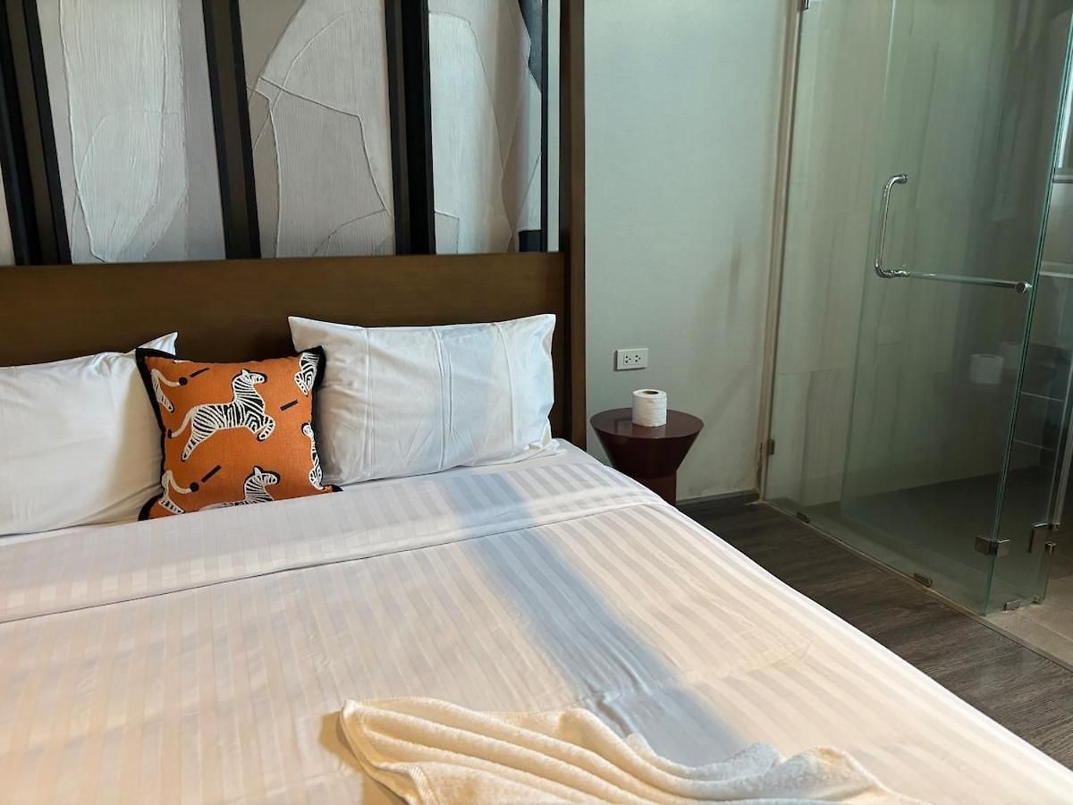 Inara In The Center Of Pattaya-4 Bedrooms 5 Bathrooms-billiards Table And Swimming Pool For A Relaxing