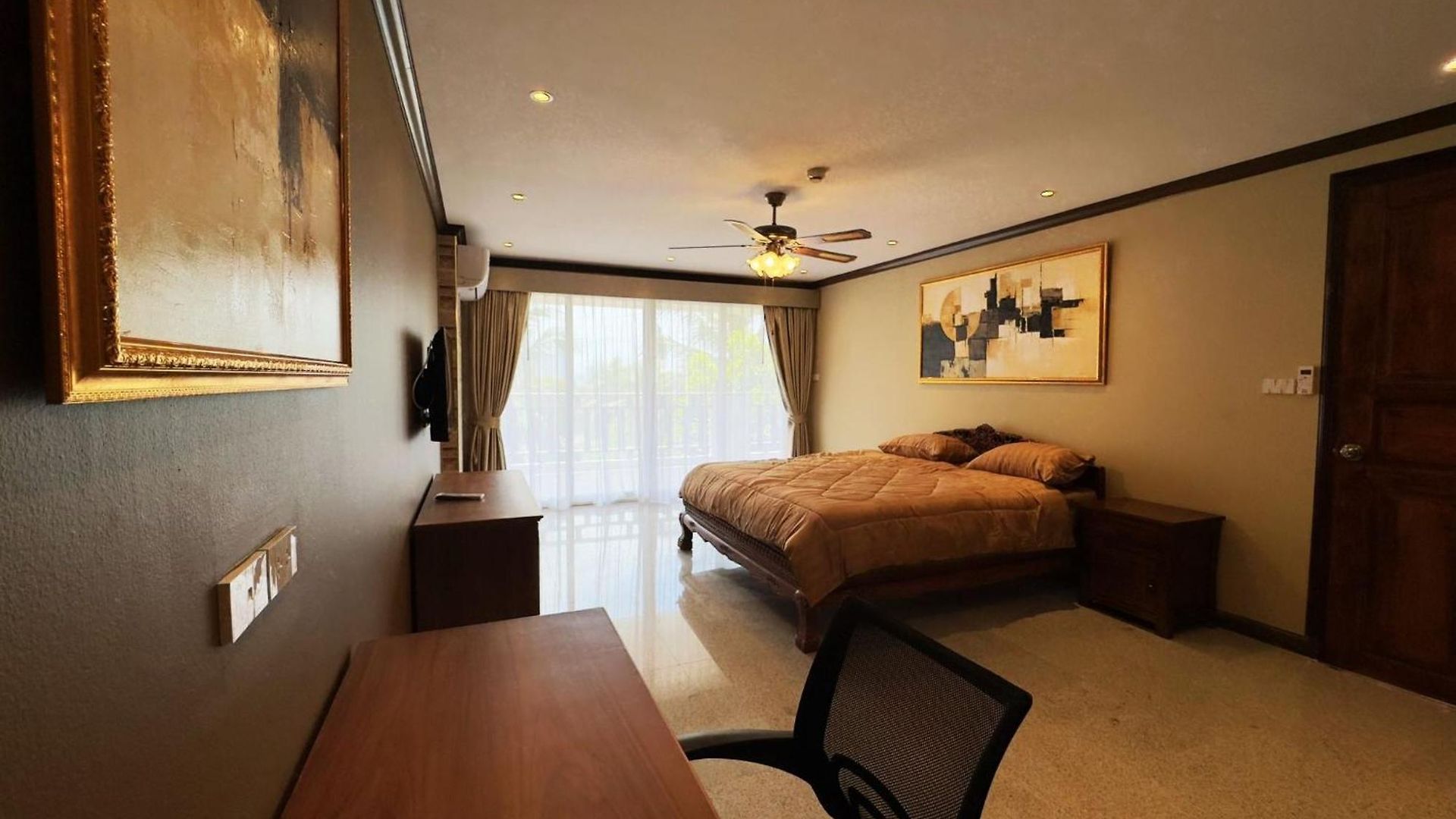 Spacious 2br Corner - Garden View Balcony - Royal Hill Pattaya