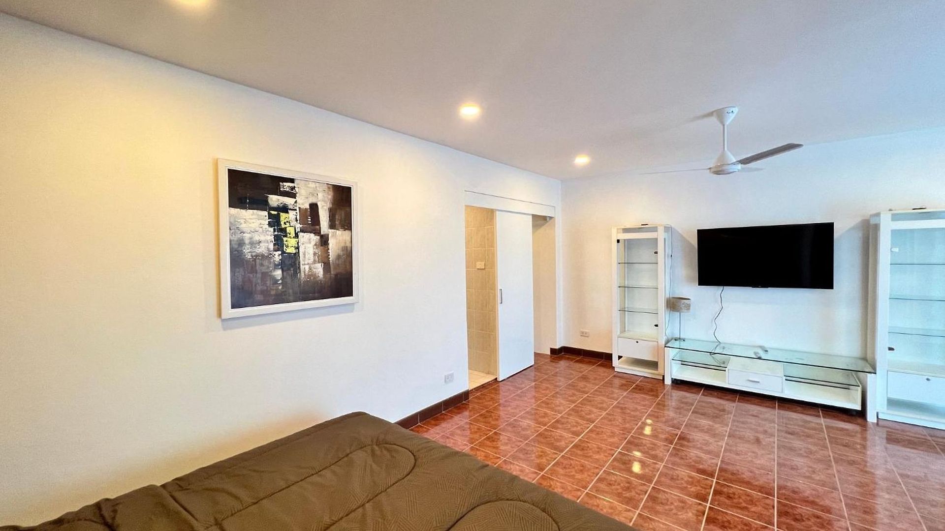 วันหยุดที่บ้าน Stylish 1br Sea-view - 2 Balconies - View Talay 1 Jomtien *