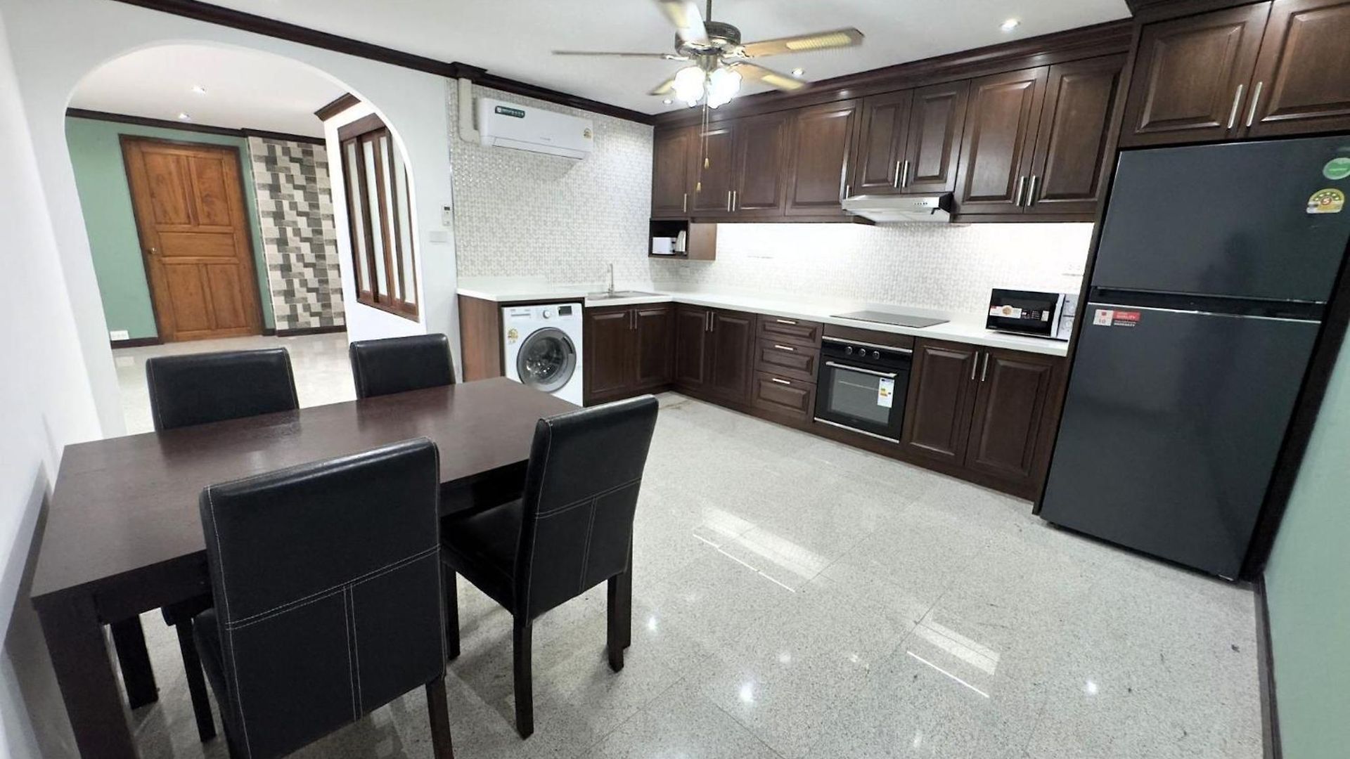 Spacious 2br - 3 Balconies Views