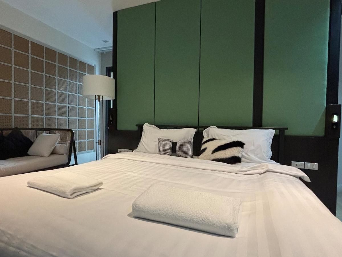 Inara In The Center Of Pattaya-4 Bedrooms 5 Bathrooms-billiards Table And Swimming Pool For A Relaxing