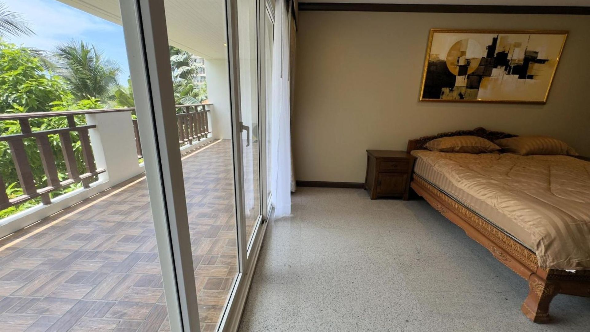 วันหยุดที่บ้าน Spacious 2br Corner - Garden View Balcony - Royal Hill