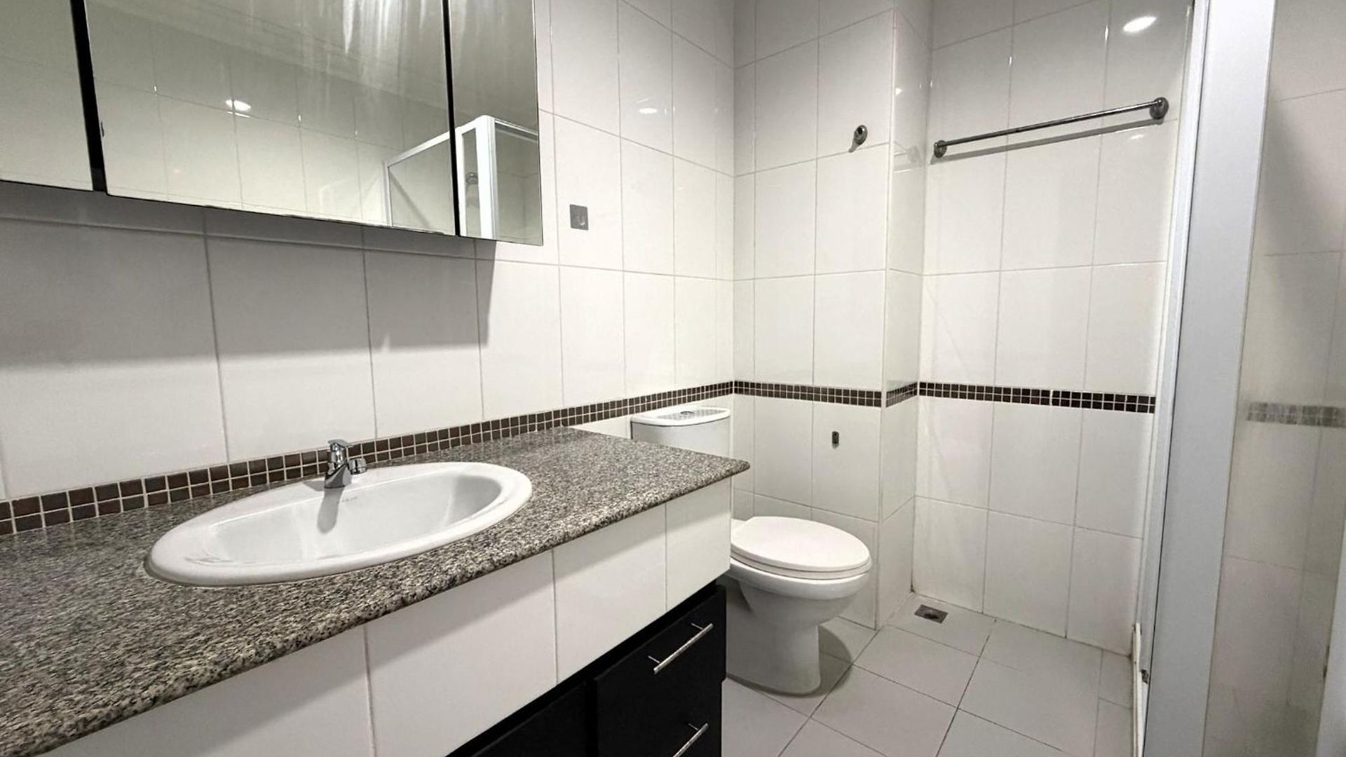 วันหยุดที่บ้าน Spacious With Balcony - Tw Platinum Suites, Jomtien *