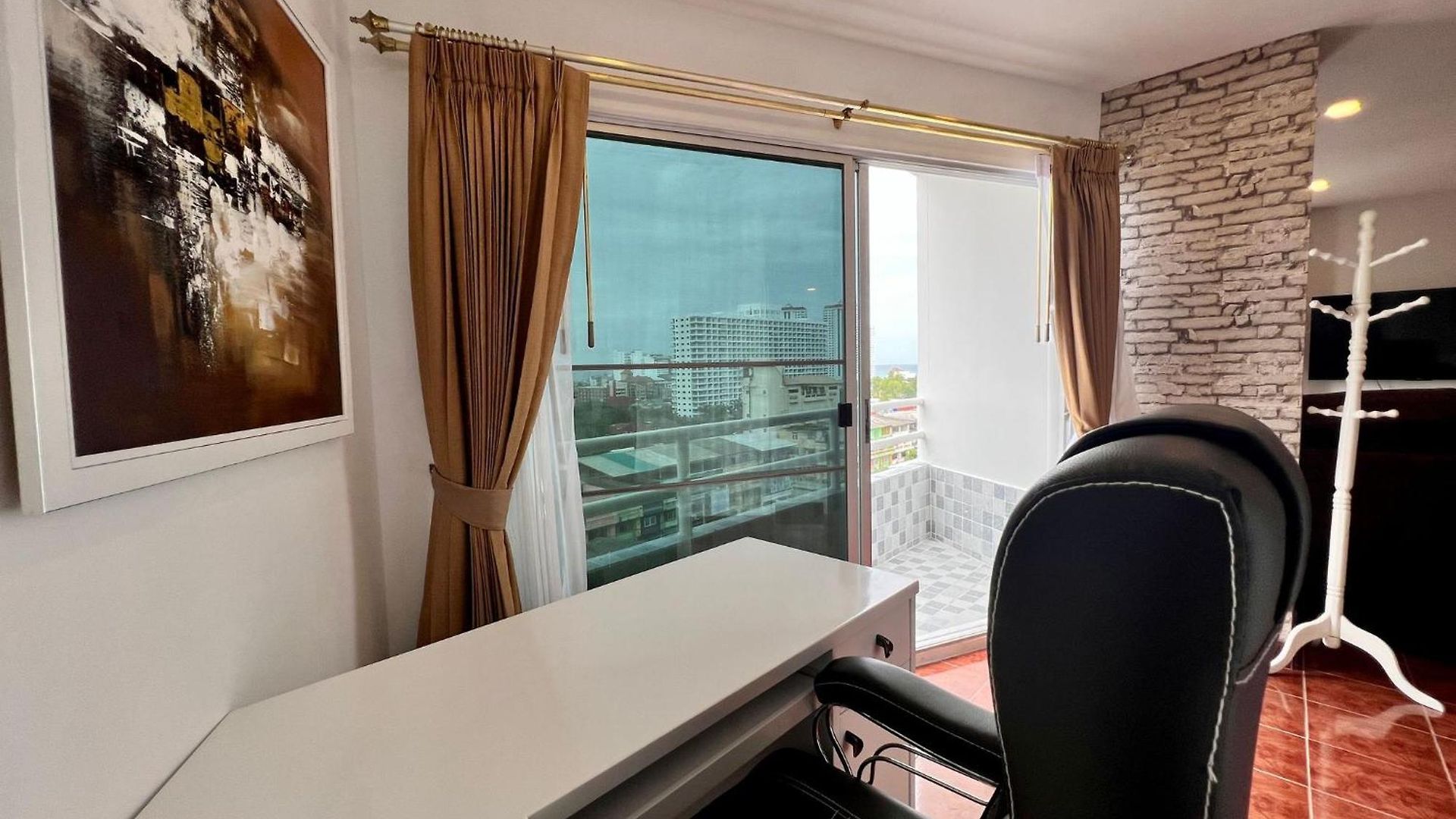 Stylish 1br Sea-view - 2 Balconies - View Talay 1 Jomtien วันหยุดที่บ้าน *