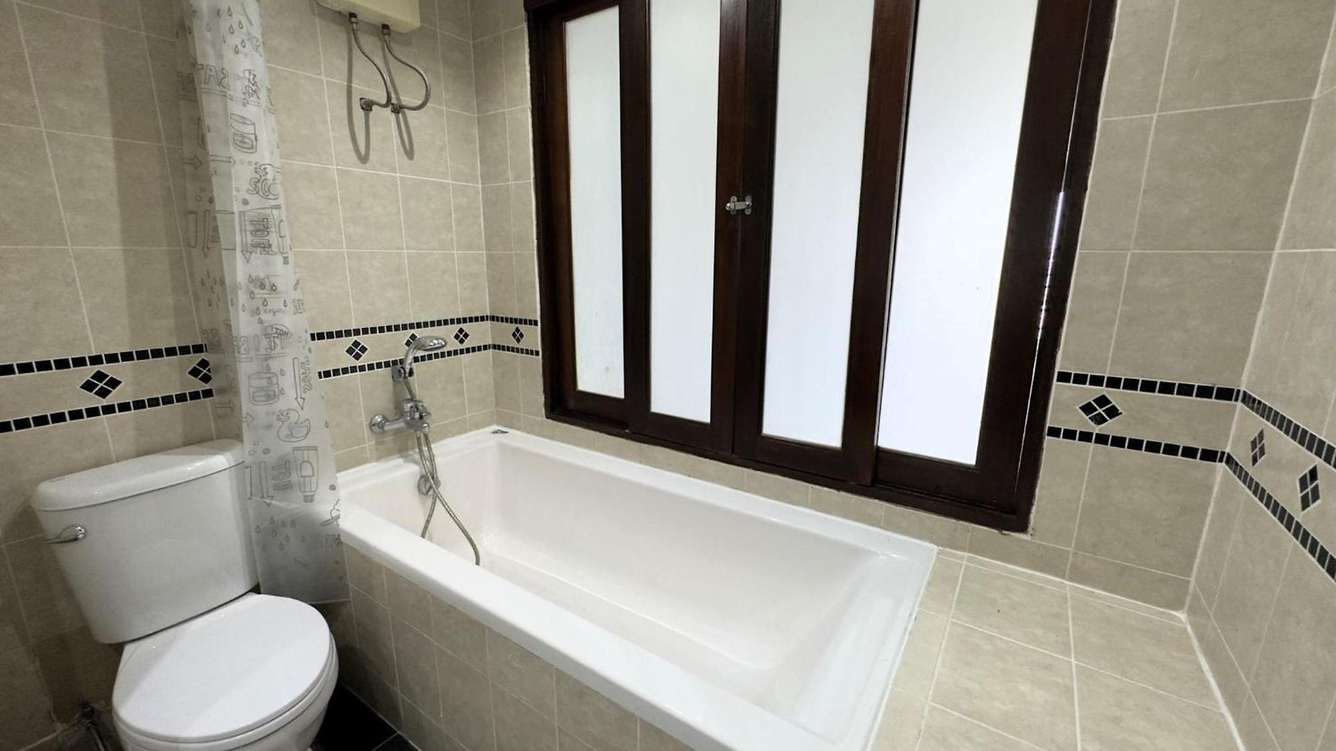 Spacious 2br - 3 Balconies Views *