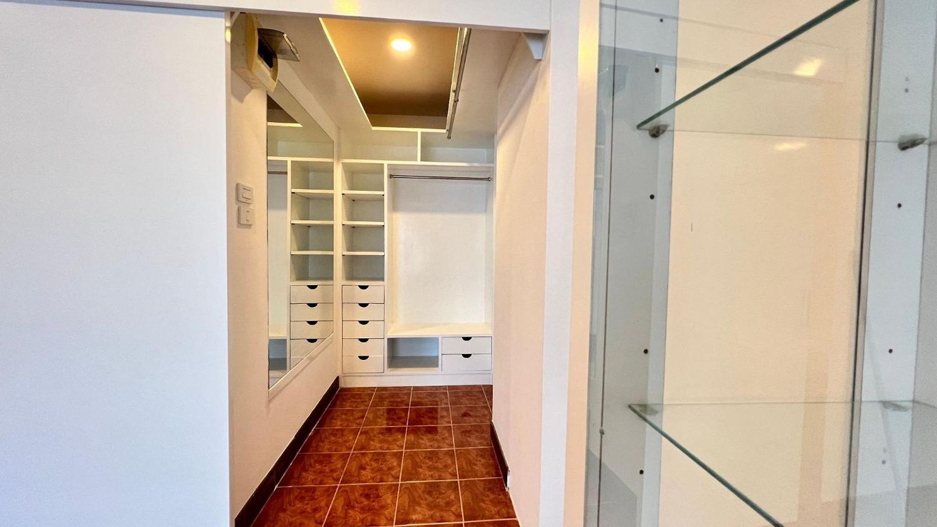 Stylish 1br Sea-view - 2 Balconies - View Talay 1 Jomtien *