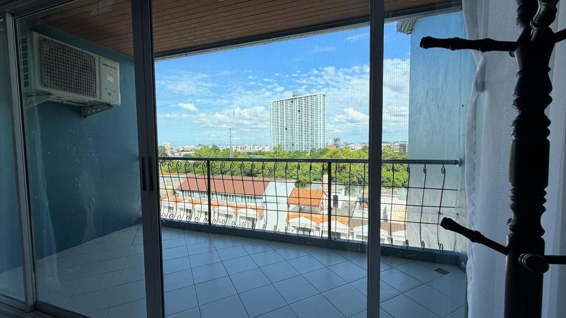 วันหยุดที่บ้าน 1-bedroom Pool-view With Large Balcony - Jomtien Pattaya