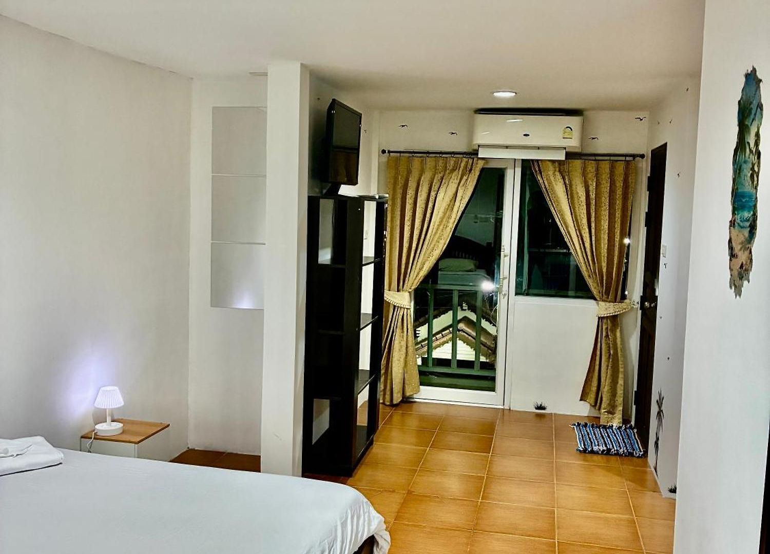 อพาร์ตโฮเทล Farang House Pattaya