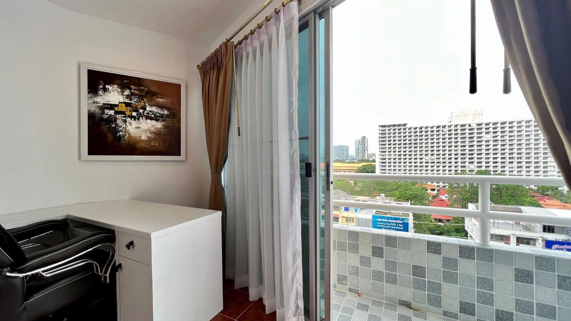 วันหยุดที่บ้าน Stylish 1br Sea-view - 2 Balconies - View Talay 1 Jomtien *