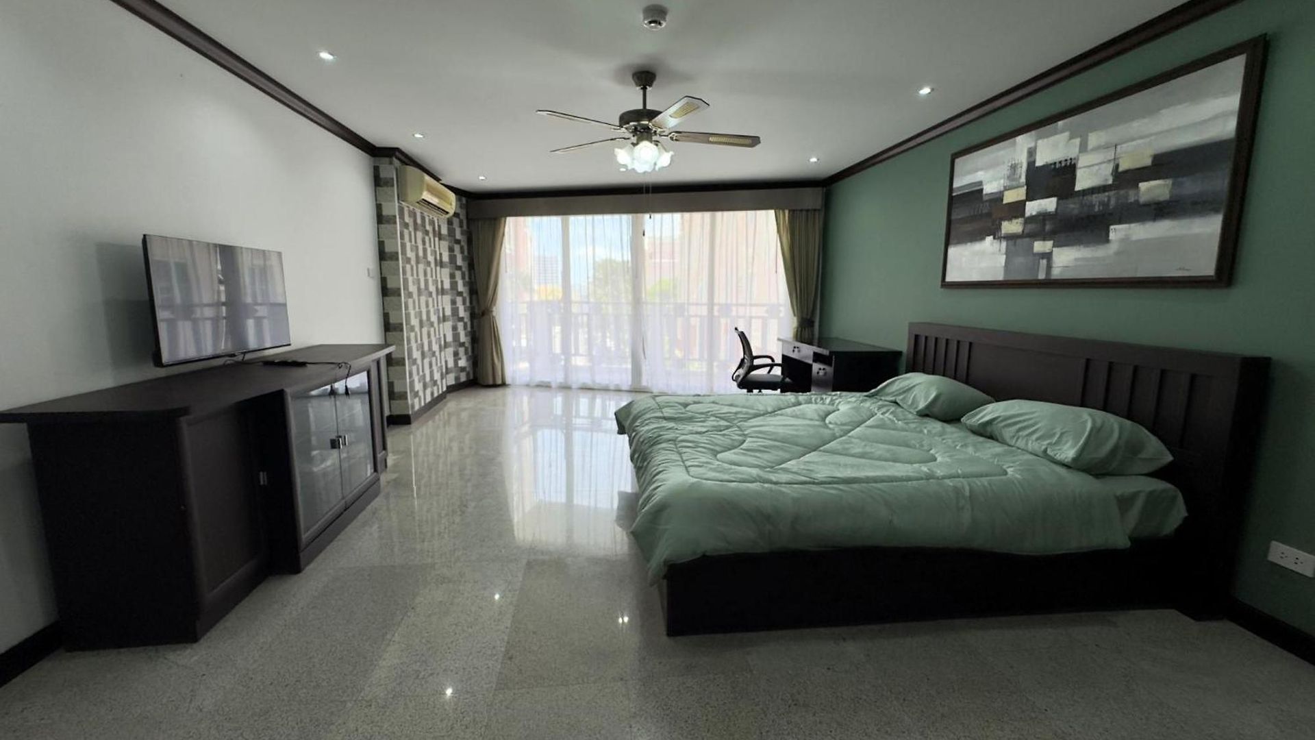 วันหยุดที่บ้าน Spacious 2br - 3 Balconies Views