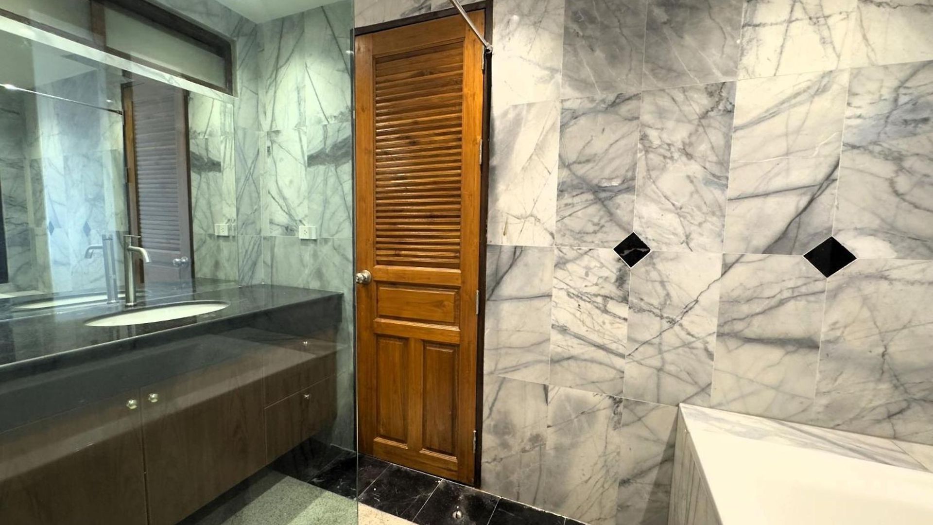 Spacious 2br Corner - Garden View Balcony - Royal Hill *