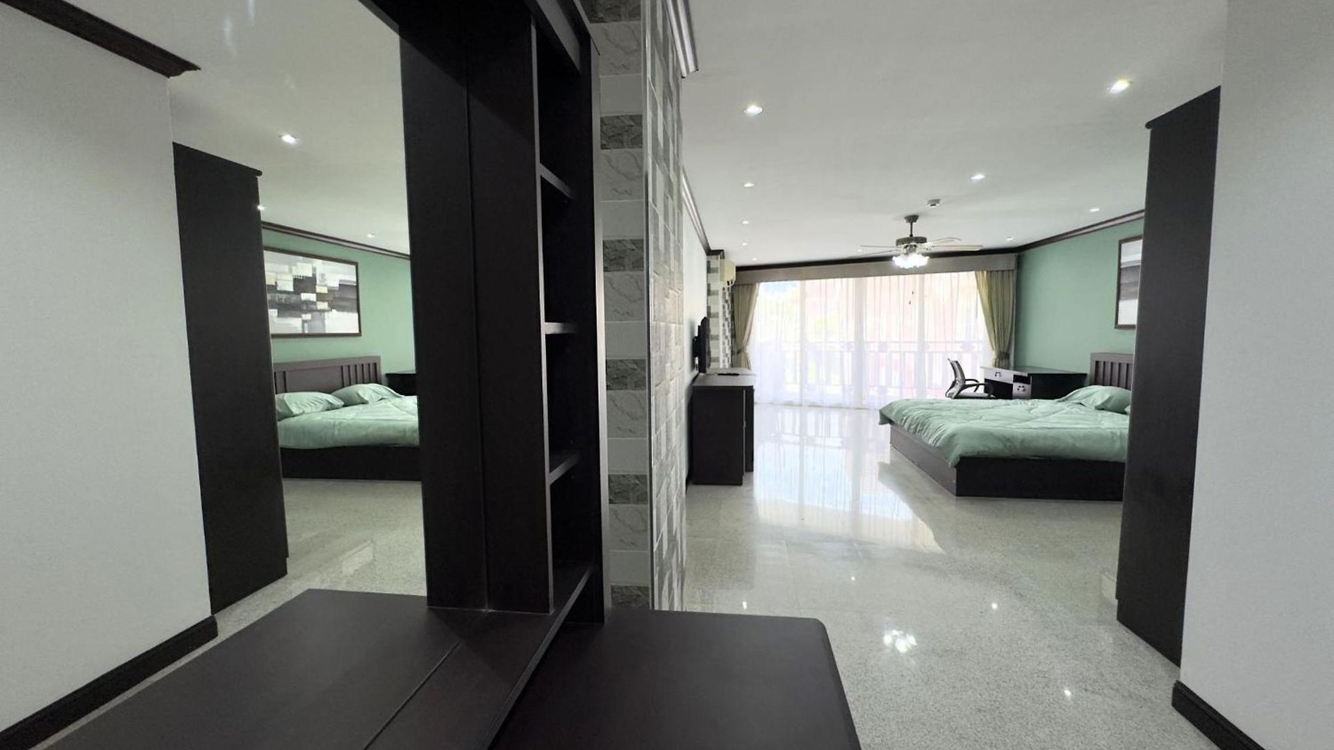 Spacious 2br - 3 Balconies Views Pattaya