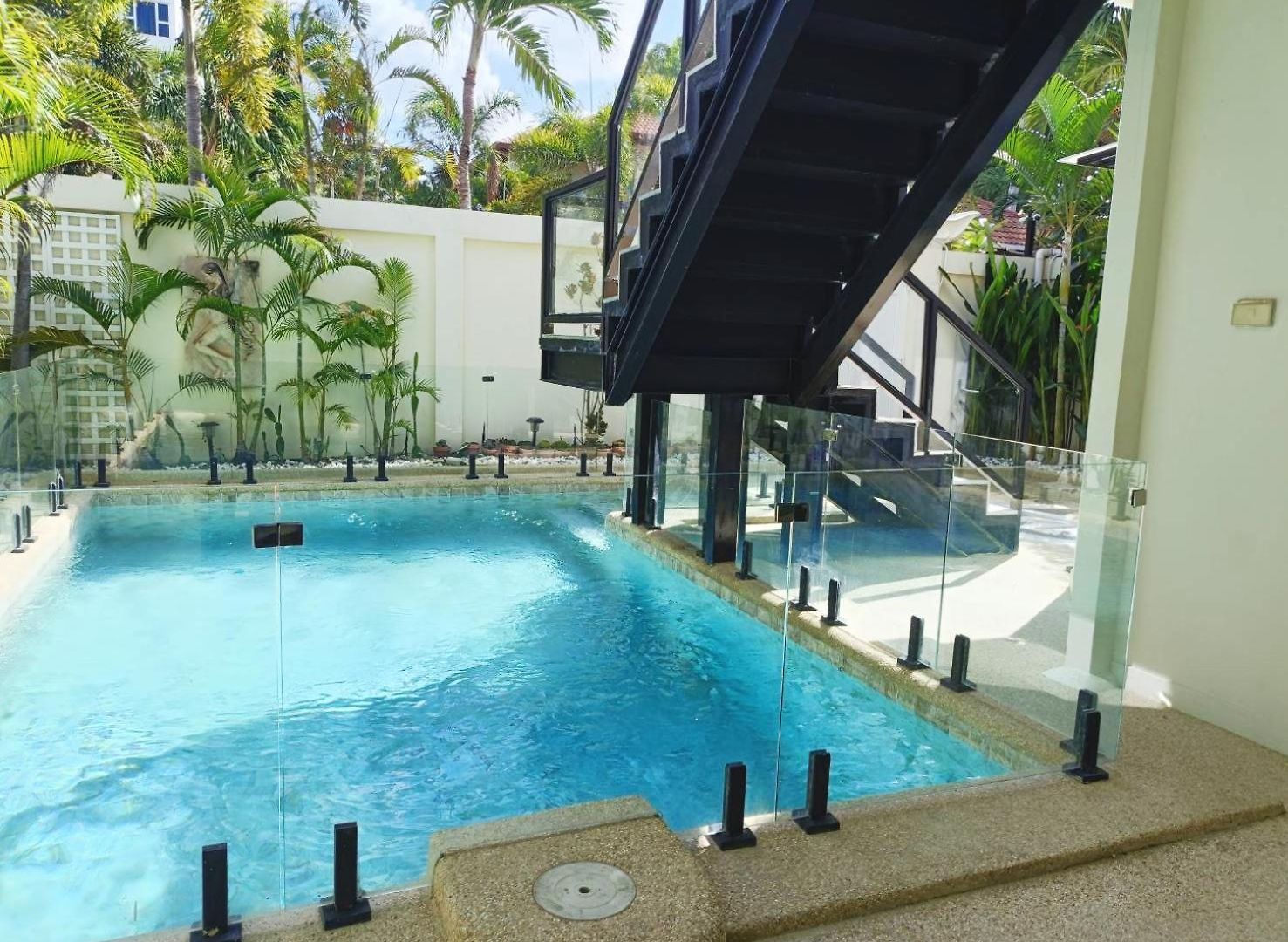 วิลล่า 3br Pool Access Patumnak Hill *