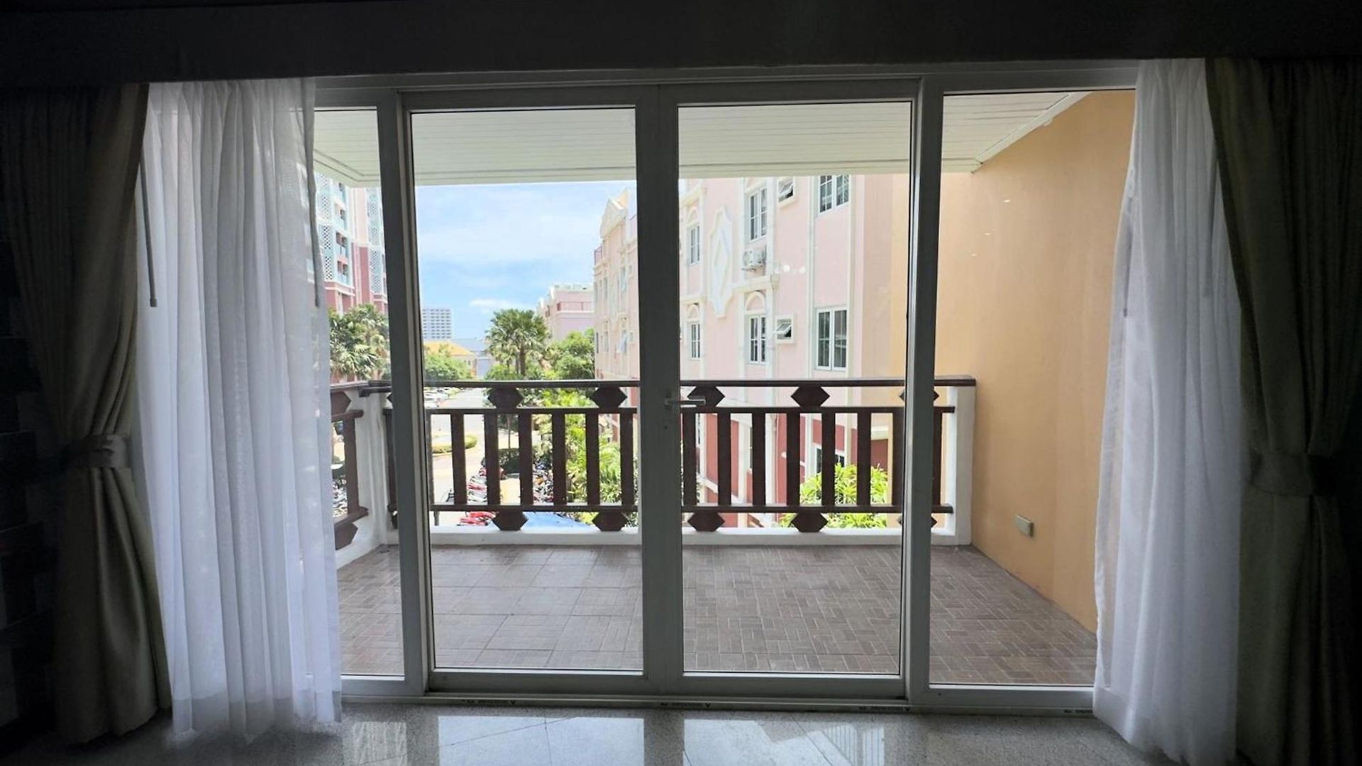 Spacious 2br - 3 Balconies Views วันหยุดที่บ้าน Pattaya