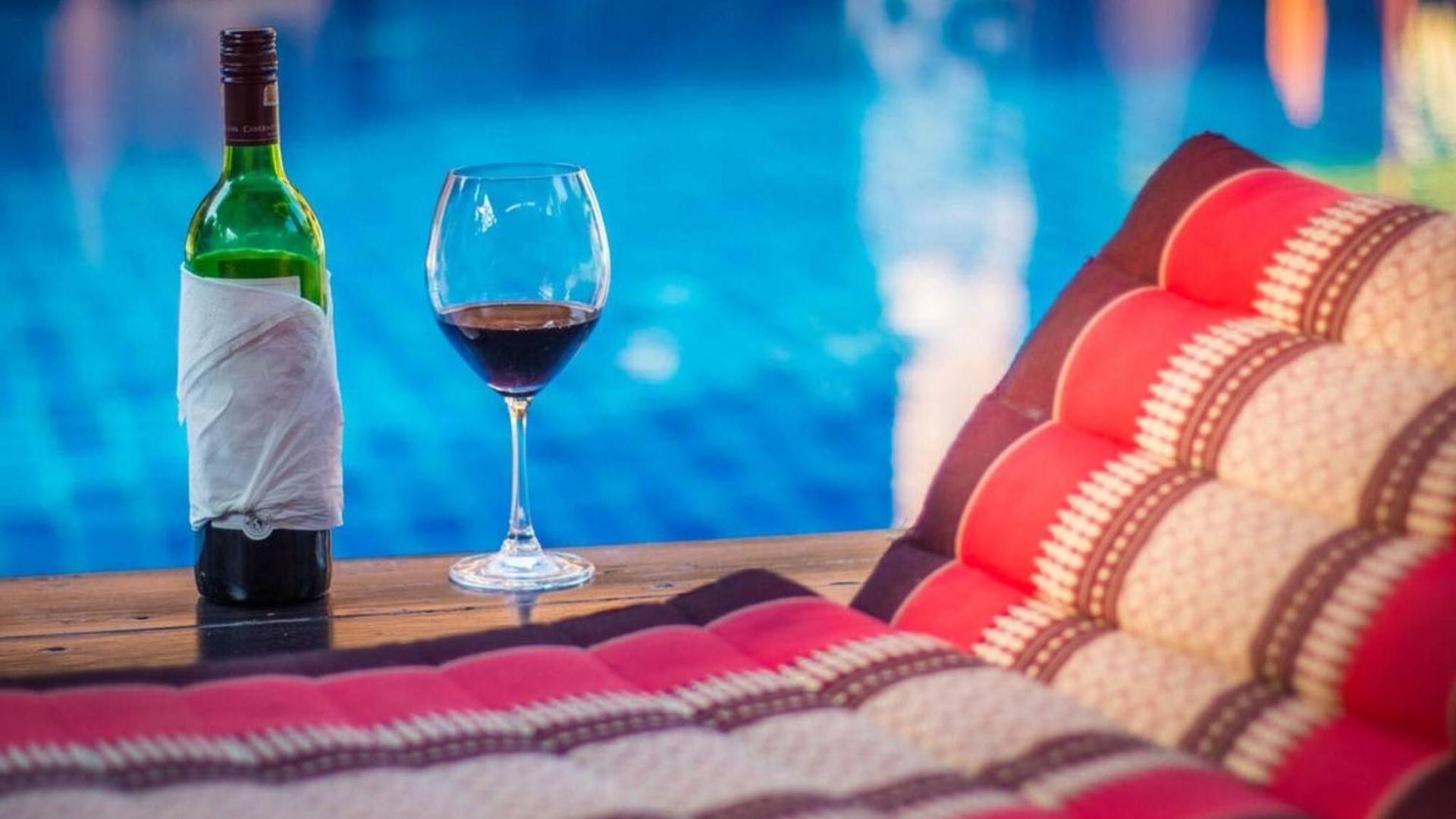 Exclusive Balinese Pool In * Pattaya