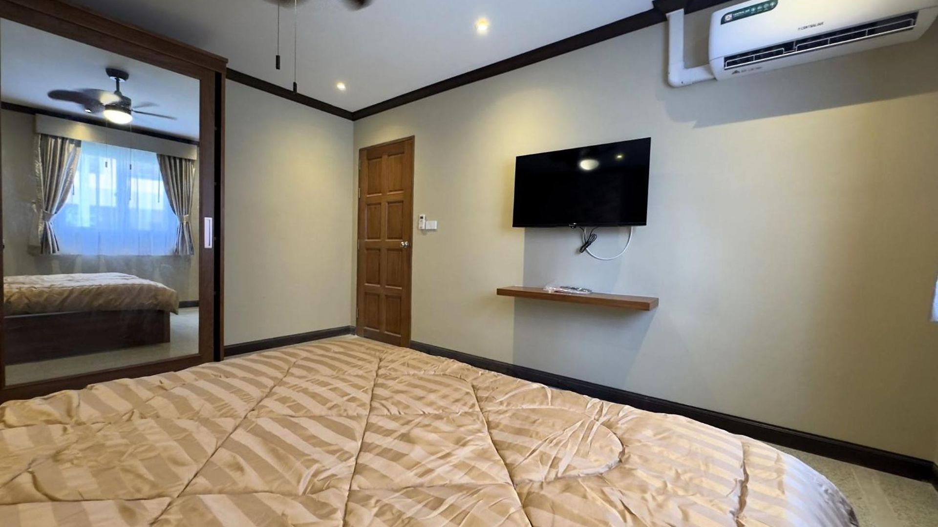 Spacious 2br Corner - Garden View Balcony - Royal Hill *