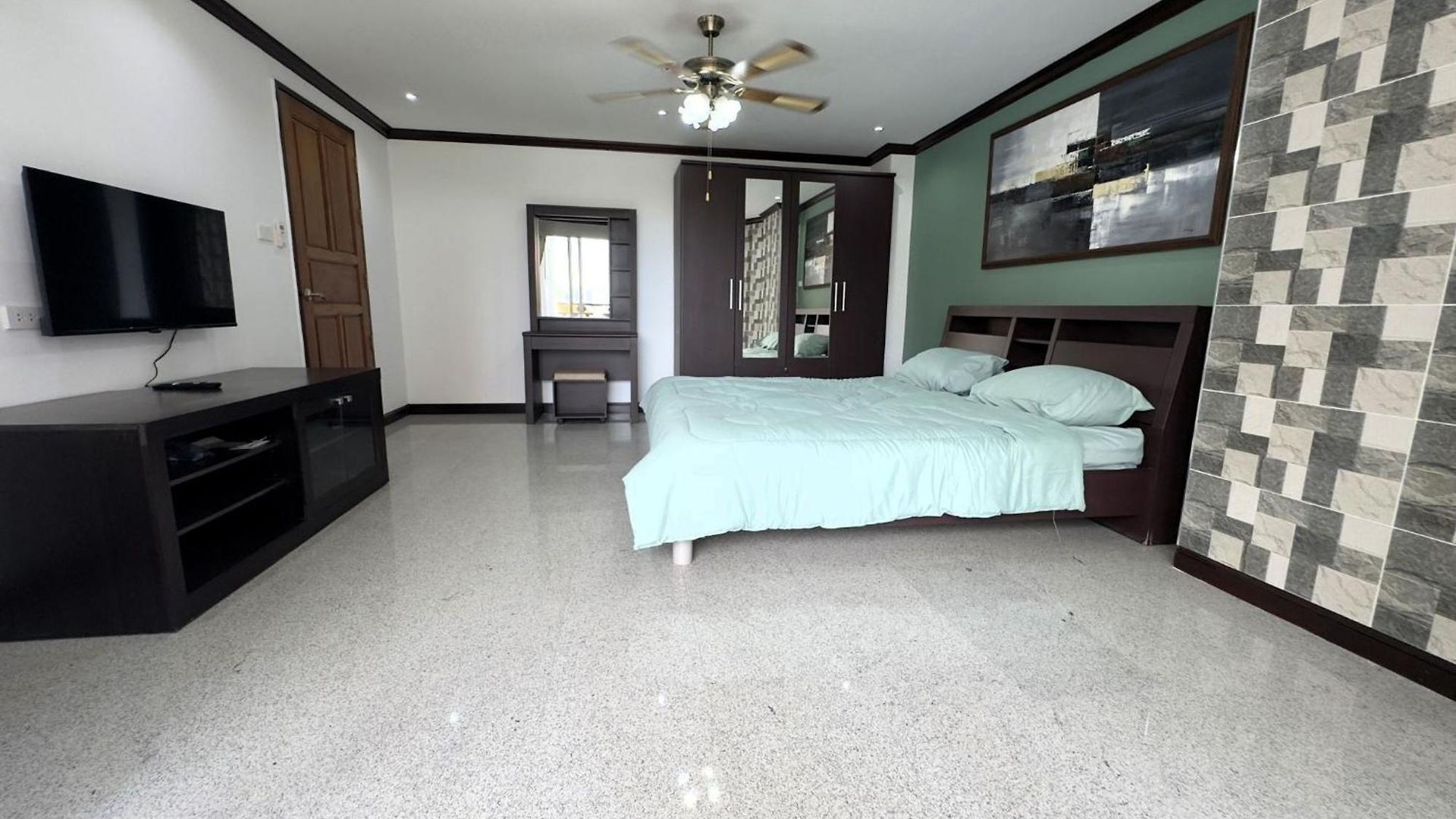 Spacious 2br - 3 Balconies Views * Pattaya