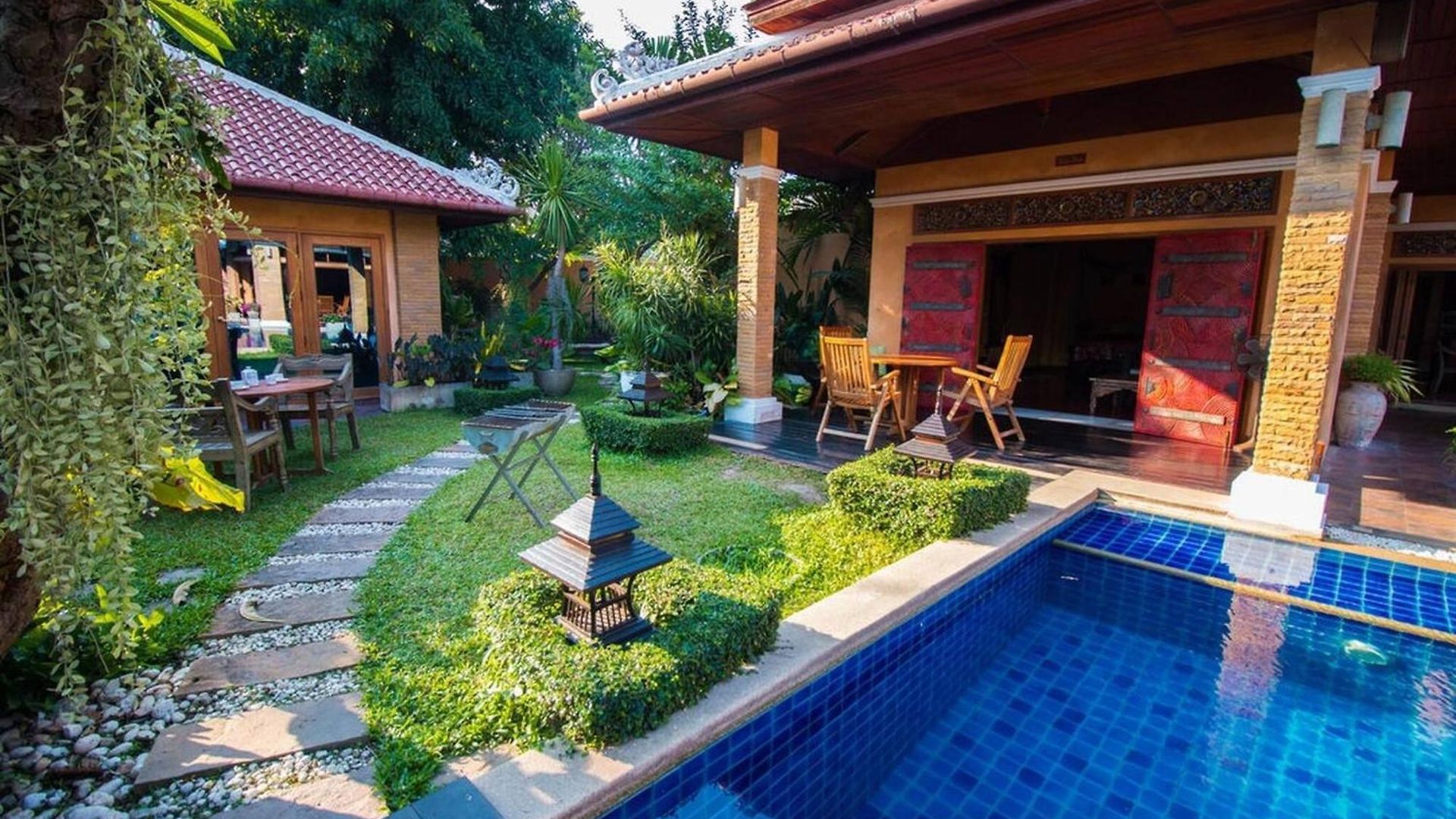 Exclusive Balinese Pool In * Pattaya