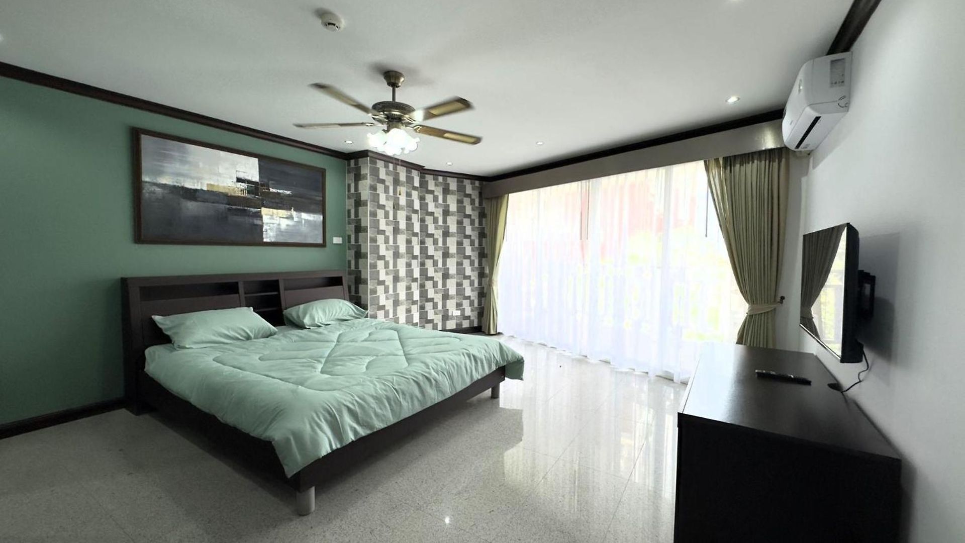 Spacious 2br - 3 Balconies Views