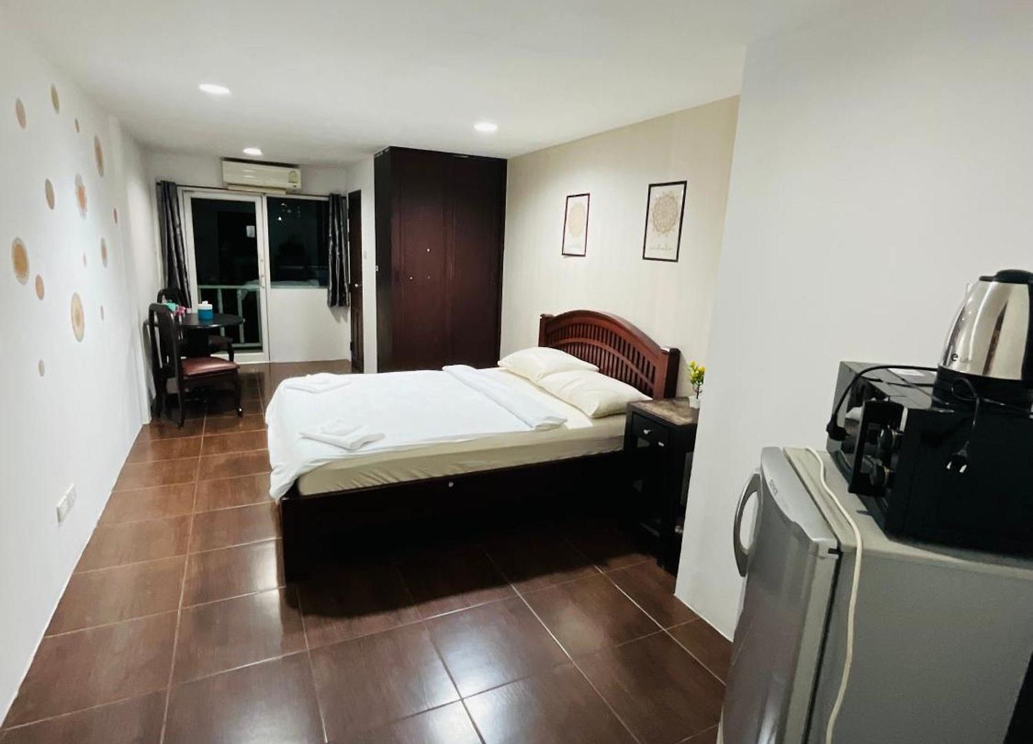 Farang House อพาร์ตโฮเทล