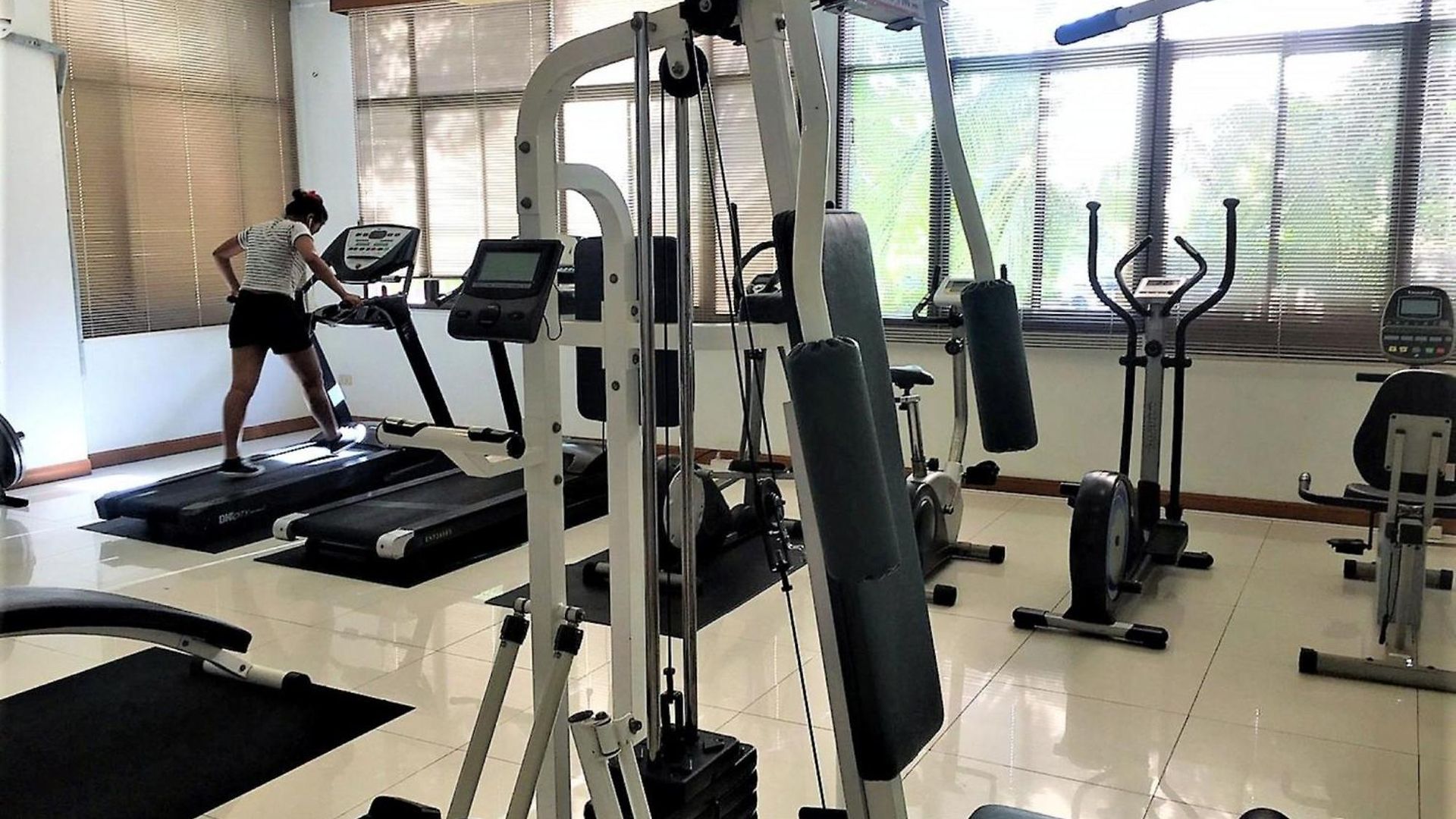 Spacious 2br Corner - Garden View Balcony - Royal Hill วันหยุดที่บ้าน *